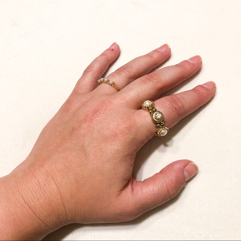 Golden Stretchy Ring - Picture 3 of 3
